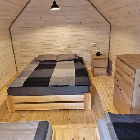 Pod Debami 3* ポビエロボ